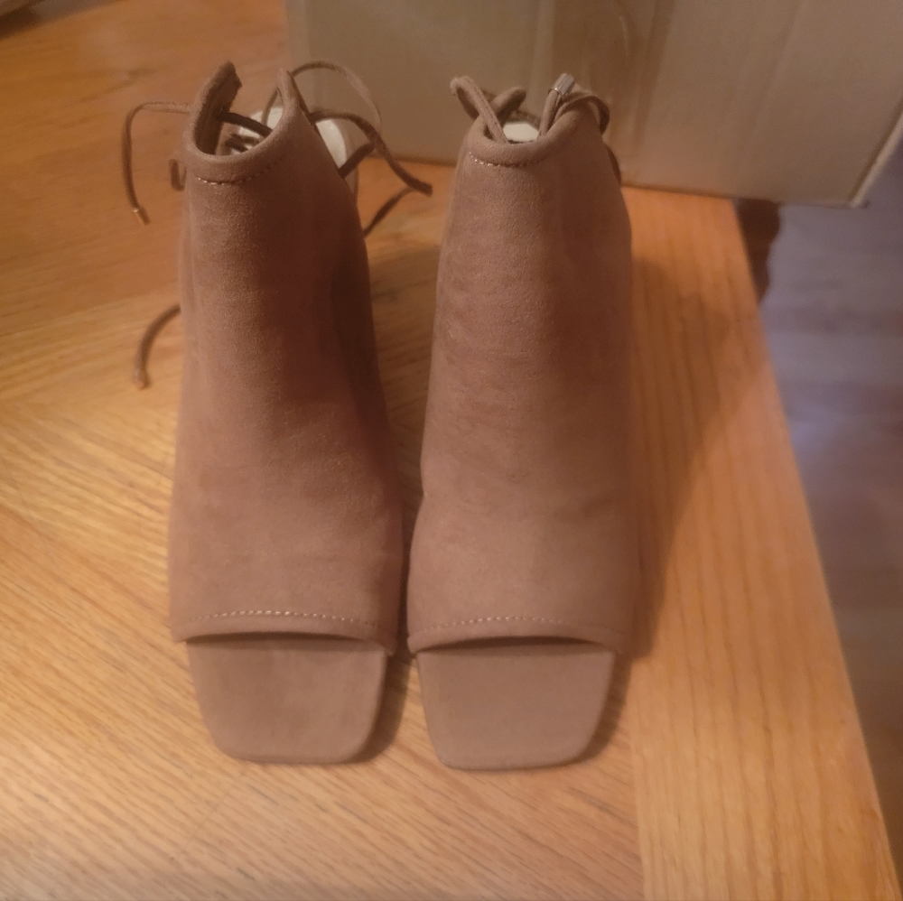 Brand New! Camel Brown Stack Heel Sling Backs. SIZE 10
